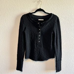 We The Free by Free People Black Henley Small Long Sleeve Thick Knit Top Silver